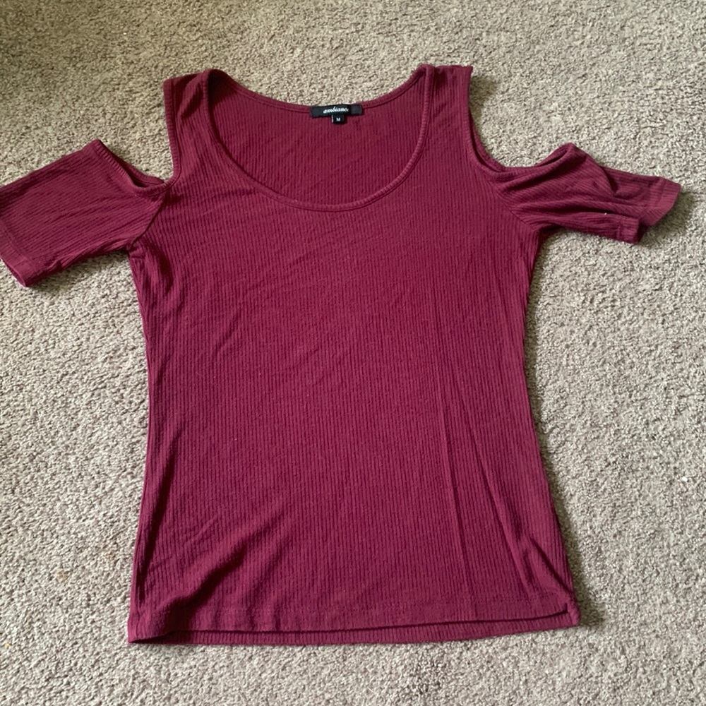 Ambiance M no shoulder shirt